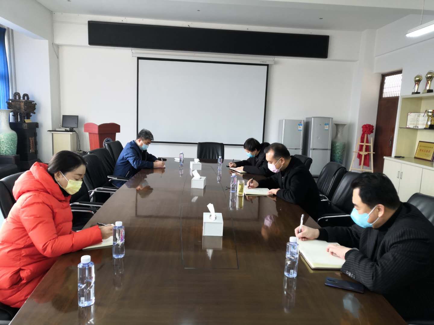 学院班子1月26日部署疫情防控会议