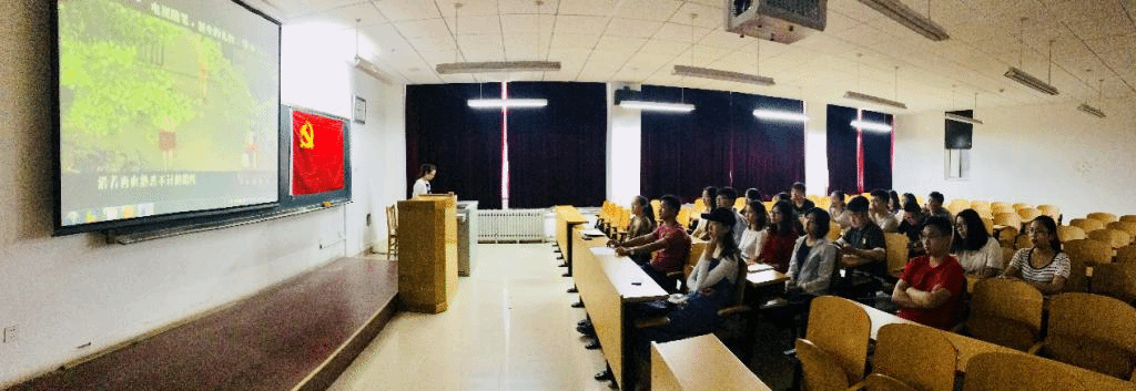 观看纪录片《毕业的礼物》